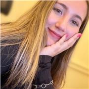 Profesora de teatro dicta clases a niños de todas las edades